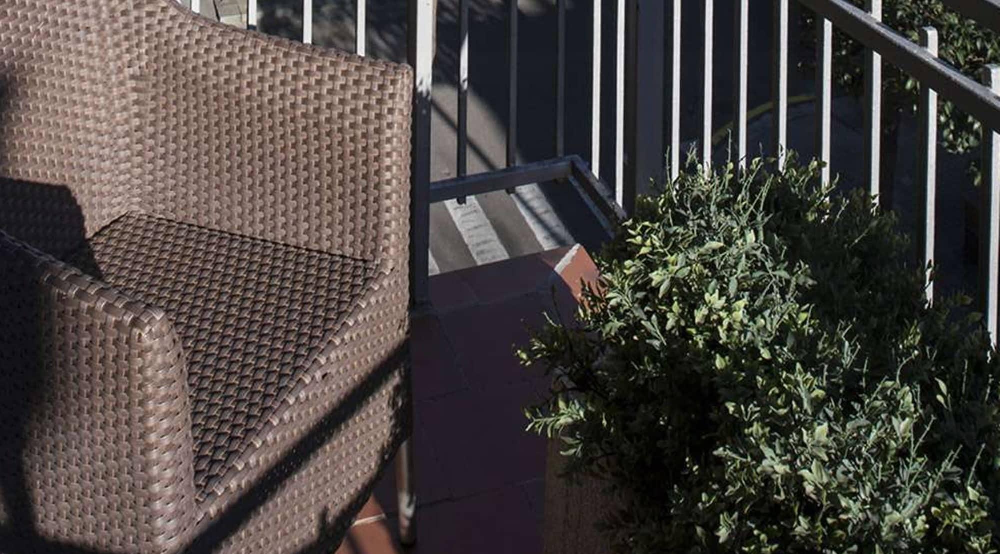 Catalonia Castellnou Hotel Barcelona Exterior foto