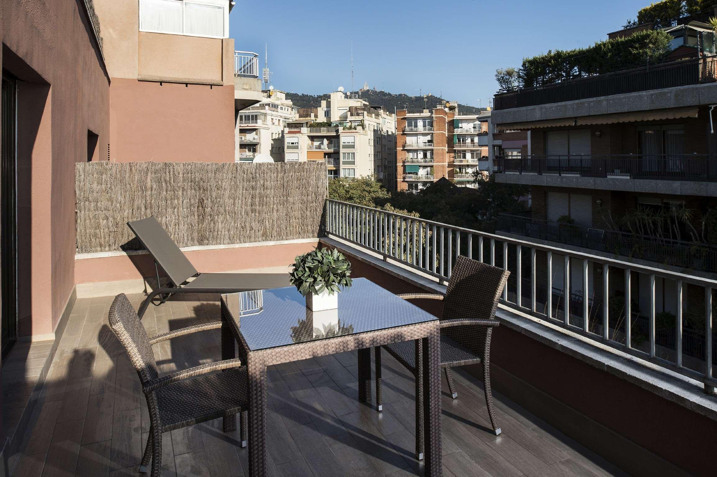 Catalonia Castellnou Hotel Barcelona Exterior foto