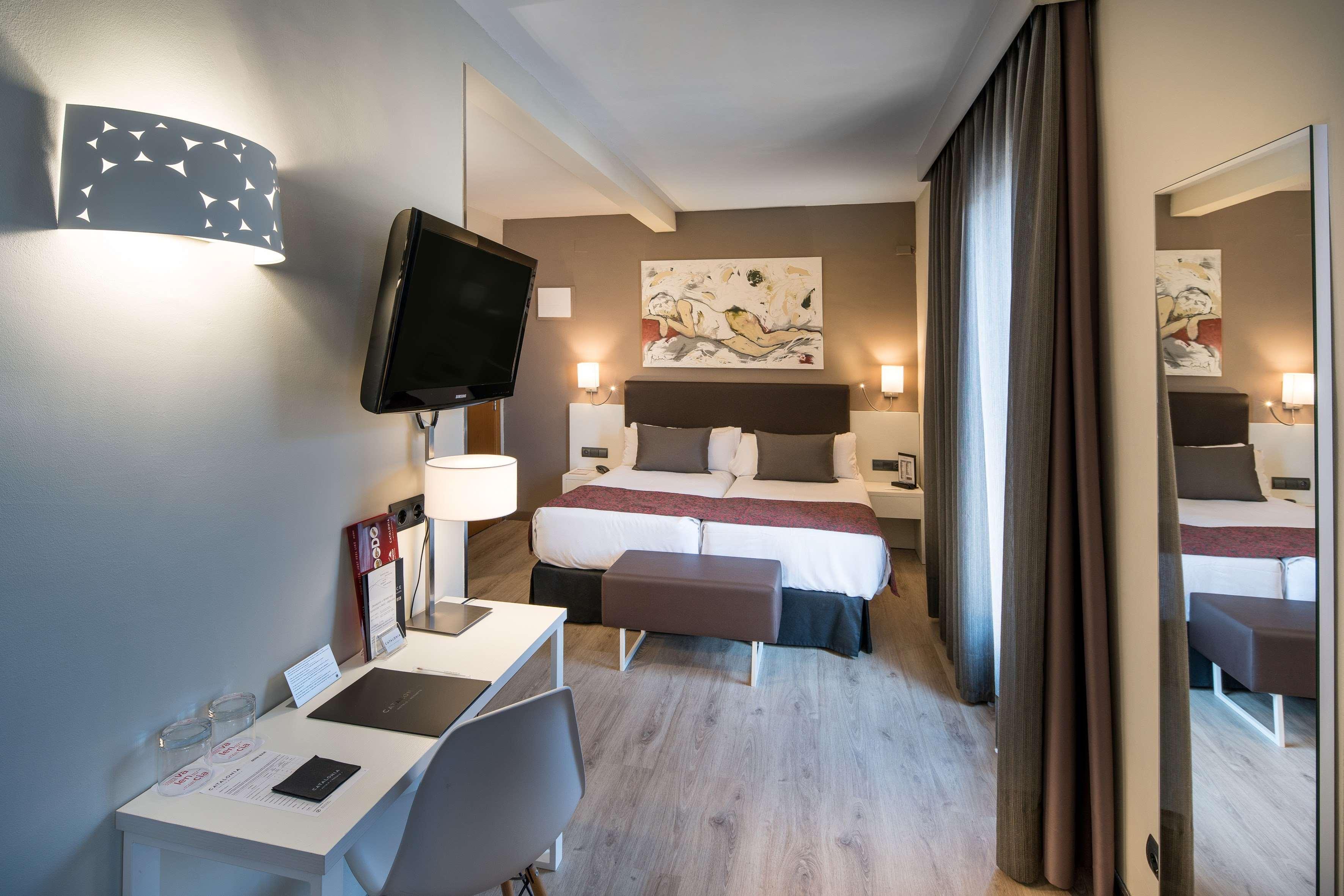 Catalonia Castellnou Hotel Barcelona Exterior foto