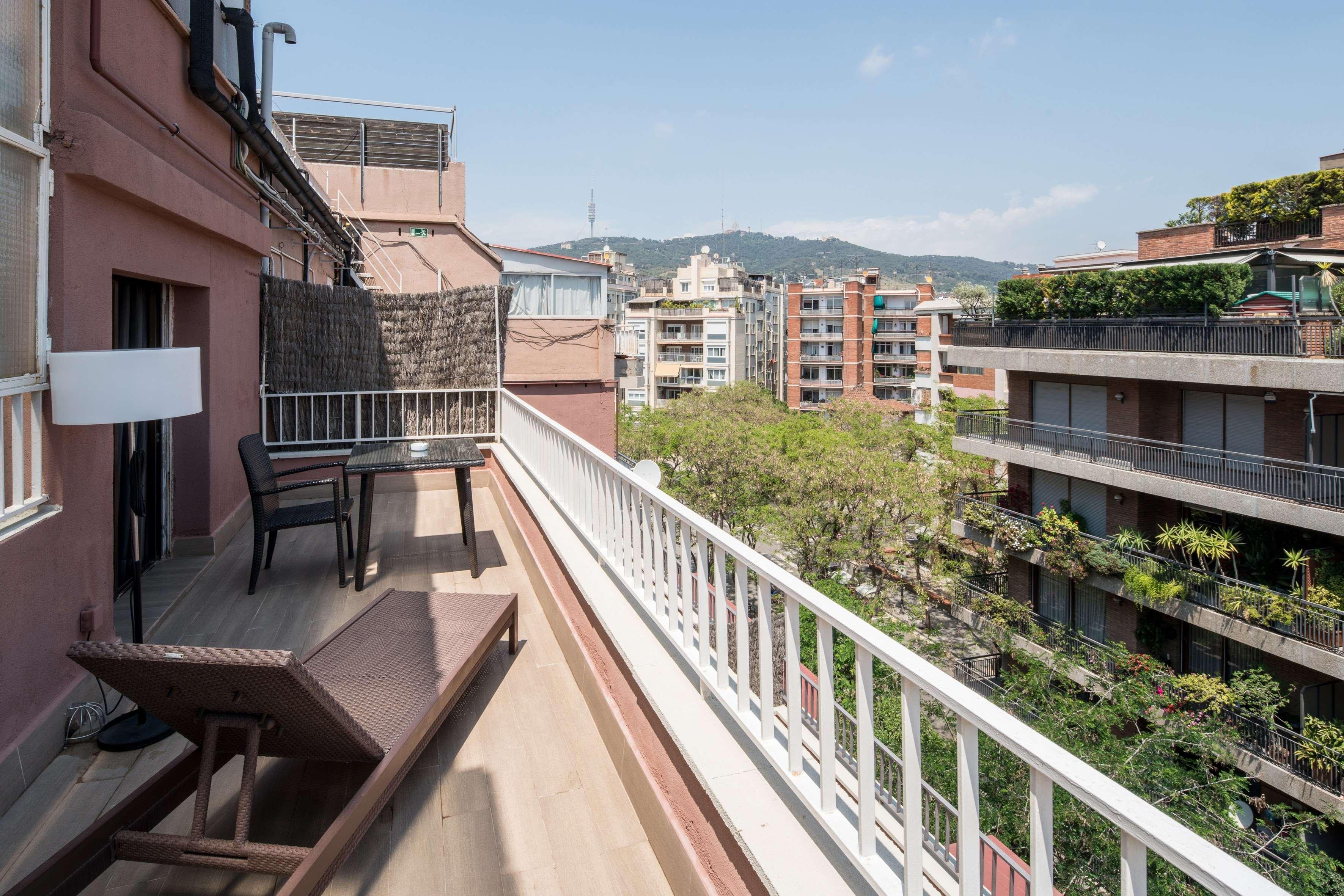 Catalonia Castellnou Hotel Barcelona Exterior foto